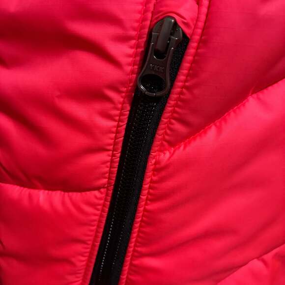The North Face Nuptse Puffer Jacket, Pink Small — Iconic Winter Outerwear - Picture 4 of 5